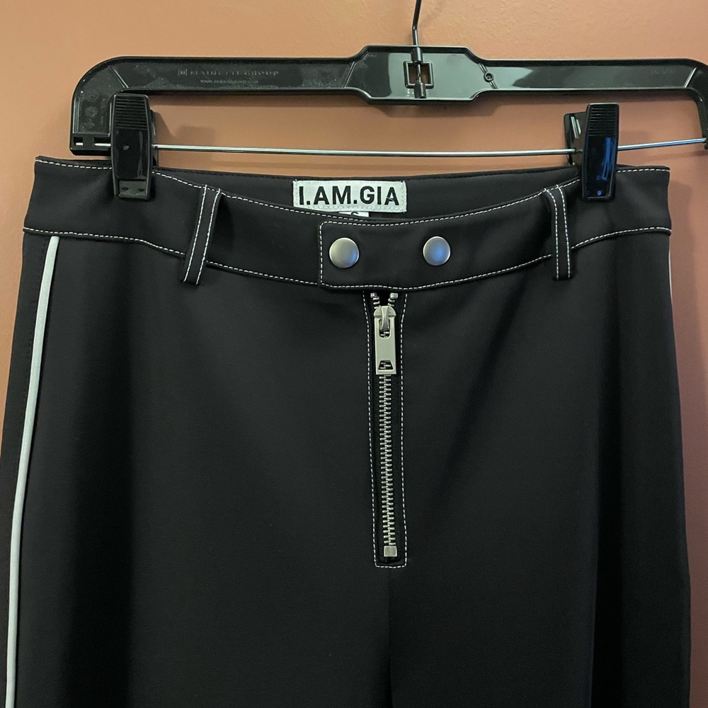I am Gia pants